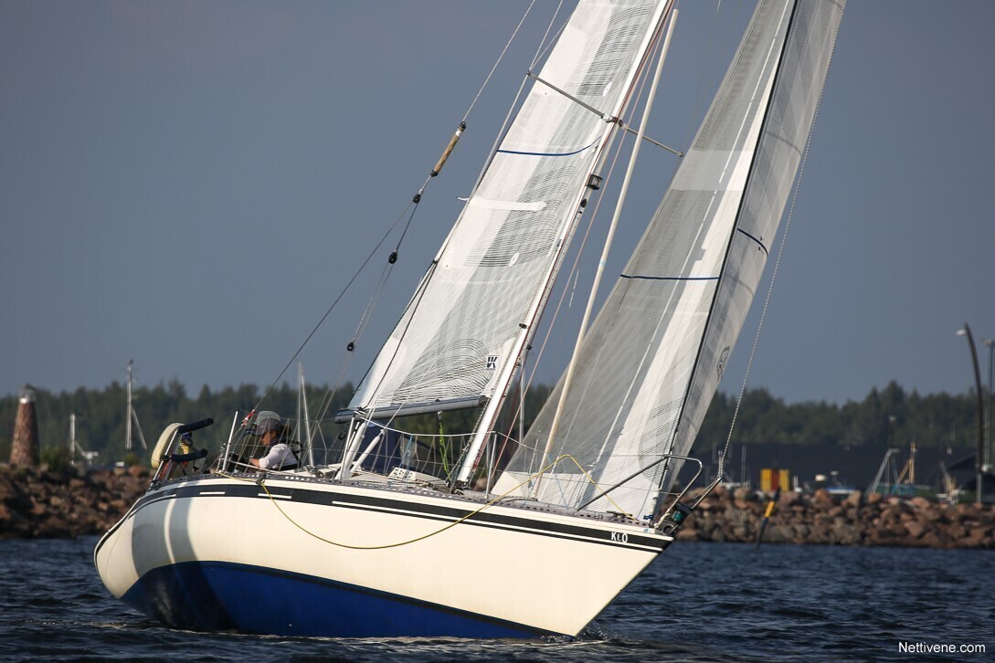 guy 33 sailboat