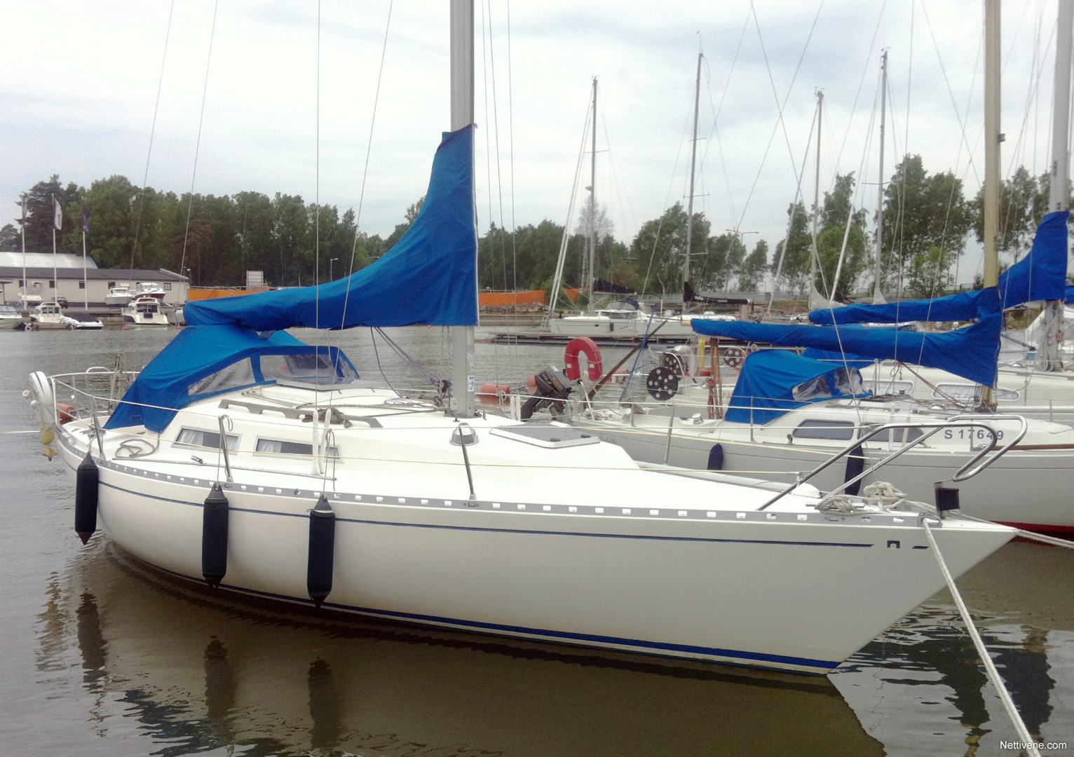 omega 28 yacht