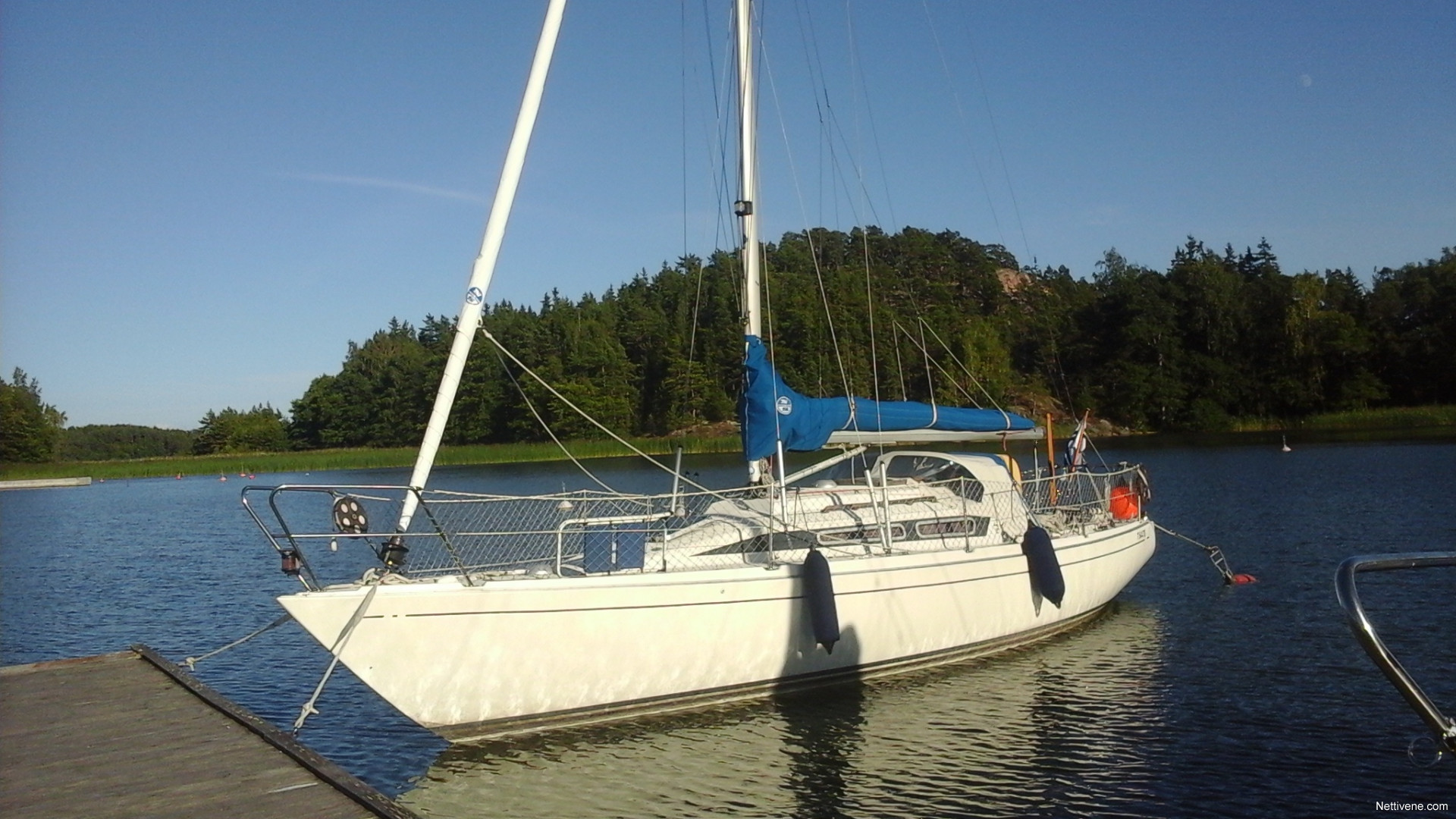 h 35 sailboat