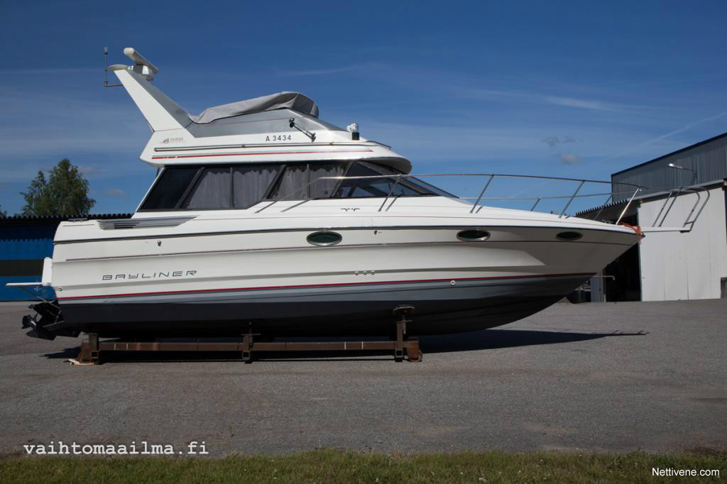 Bayliner 2958 command bridge moottorivene 1990 - Salo - Nettivene