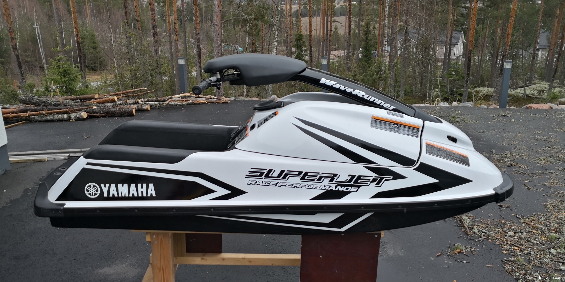 Yamaha Superjet 700 _alvillinen_ vesijetti 2017 - Salo - Nettivene