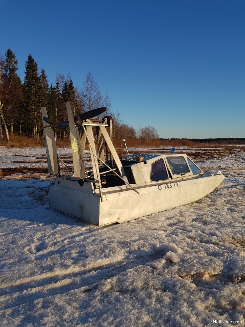 Myydään lentokoneen moottori